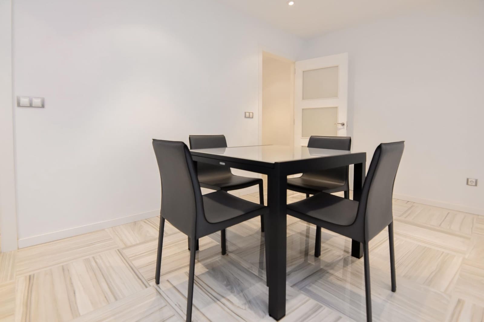 2 slaapkamer Flat te huur in A Coruna stad - € 1.061 (Ref: 9470568)