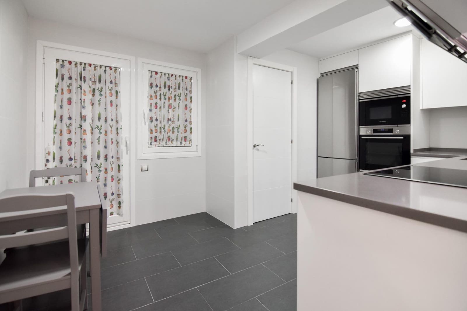 2 slaapkamer Flat te huur in A Coruna stad - € 1.061 (Ref: 9470568)