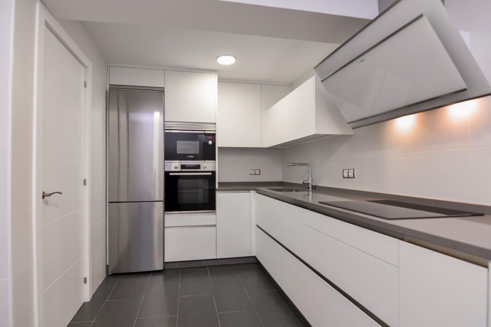 2 slaapkamer Flat te huur in A Coruna stad - € 1.061 (Ref: 9470568)