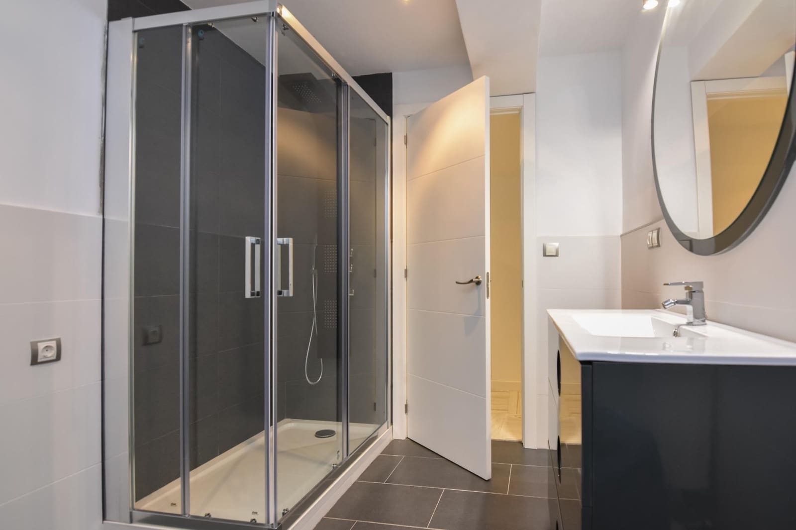 2 slaapkamer Flat te huur in A Coruna stad - € 1.061 (Ref: 9470568)