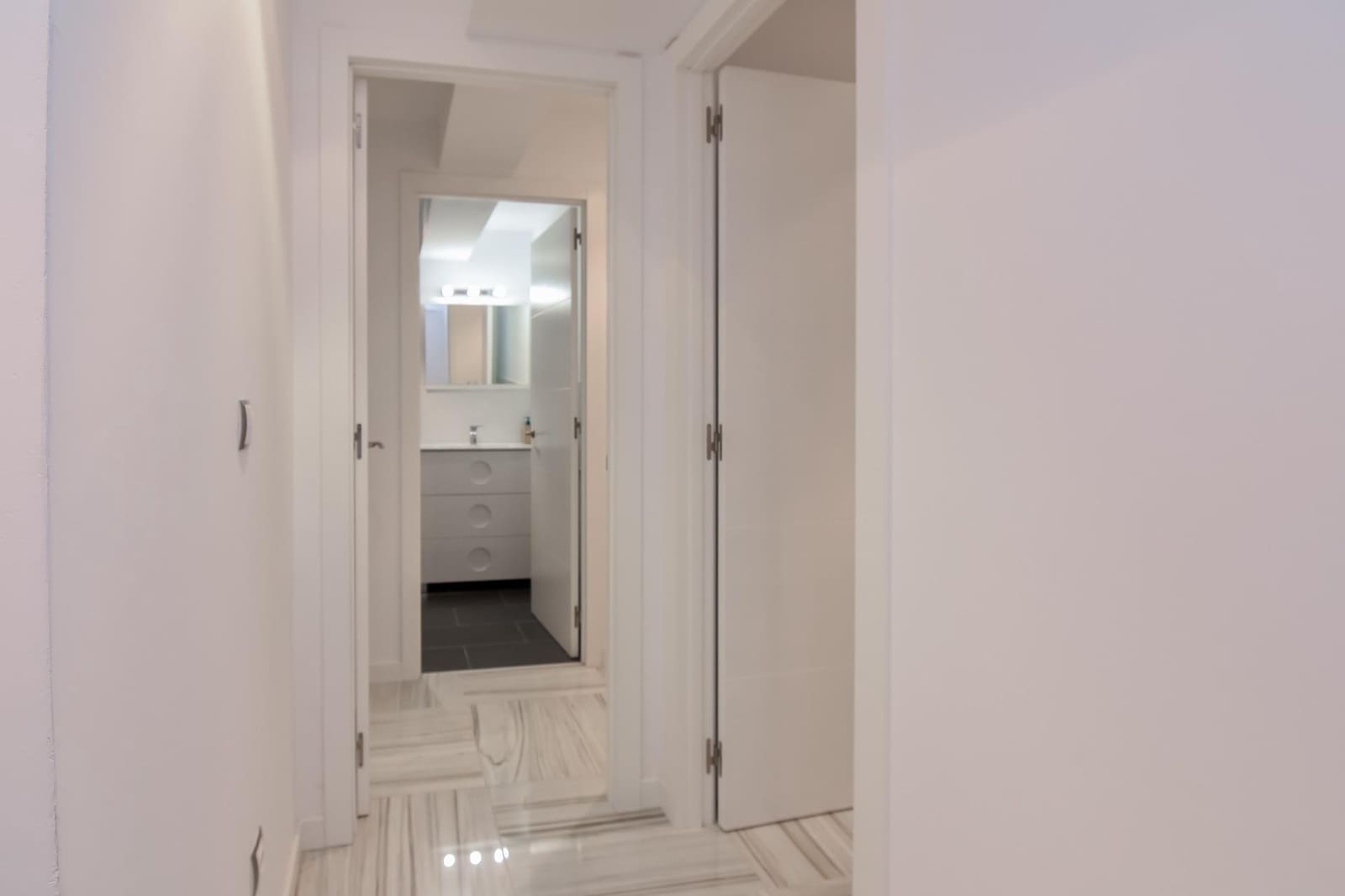 2 slaapkamer Flat te huur in A Coruna stad - € 1.061 (Ref: 9470568)