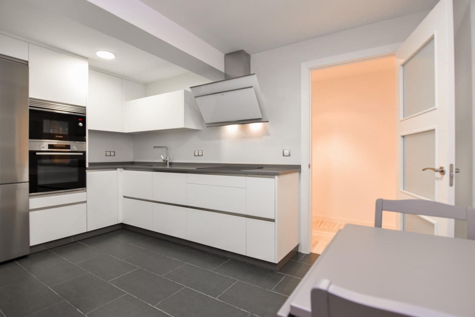 2 slaapkamer Flat te huur in A Coruna stad - € 1.061 (Ref: 9470568)