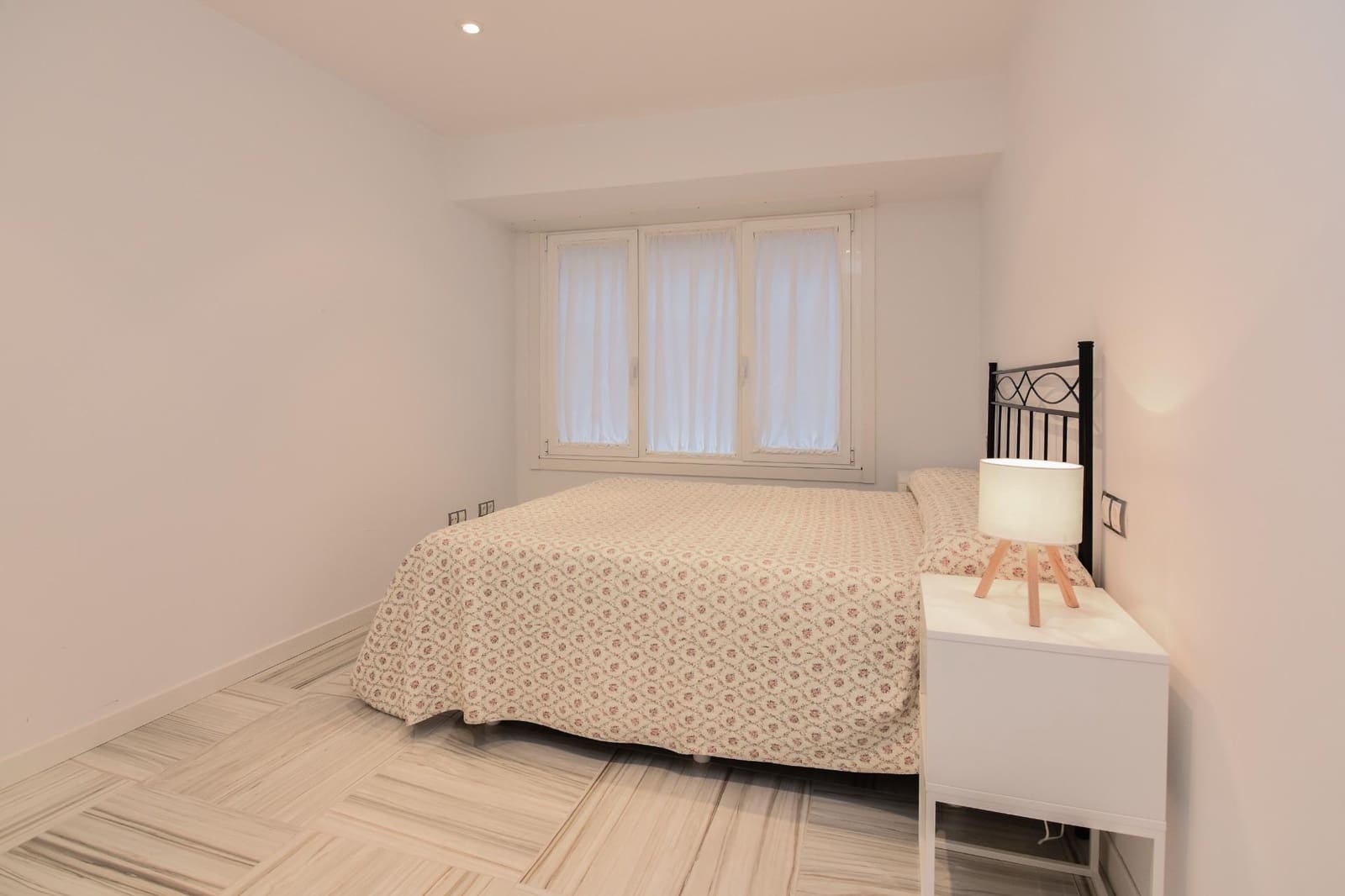 2 slaapkamer Flat te huur in A Coruna stad - € 1.061 (Ref: 9470568)