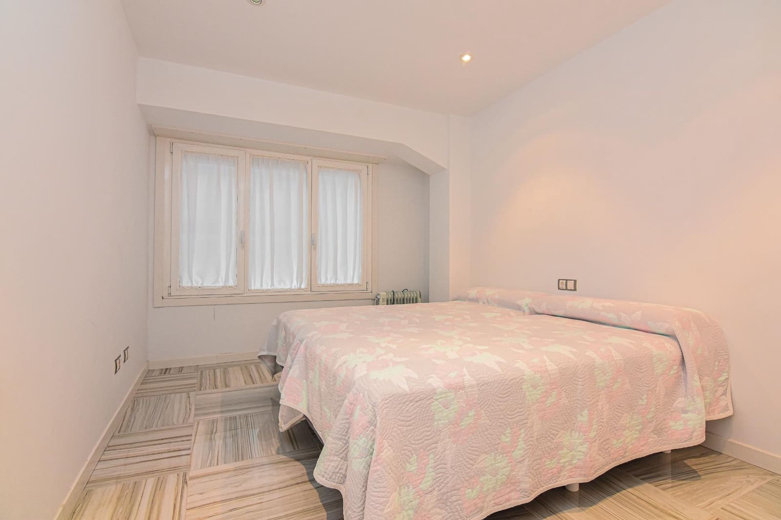 2 slaapkamer Flat te huur in A Coruna stad - € 1.061 (Ref: 9470568)