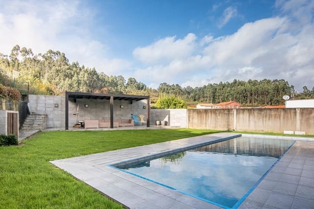 2 bedroom Villa for sale in Culleredo with pool garage - € 590,000 (Ref: 9488400)