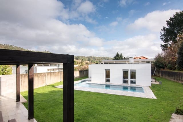 2 soveværelse Villa til salg i Culleredo med swimmingpool garage - € 565.000 (Ref: 9488400)