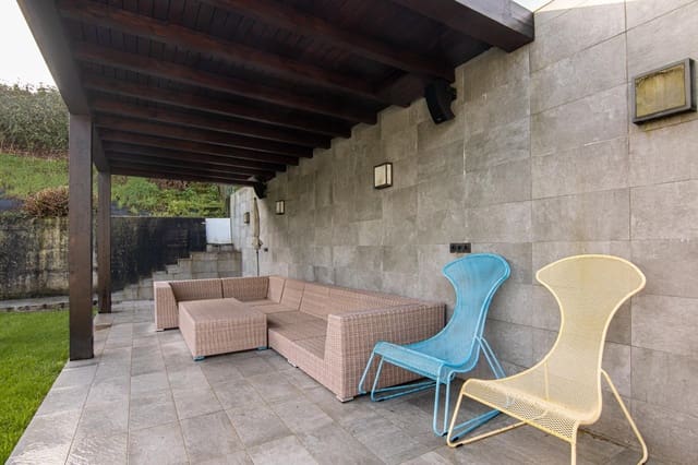 Chalet de 2 habitaciones en Culleredo en venta con piscina garaje - 565.000 € (Ref: 9488400)