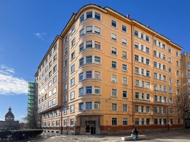 1 sypialnia Mieszkanie na sprzedaż w Miasto A Coruña - 495 000 € (Ref: 9491605)