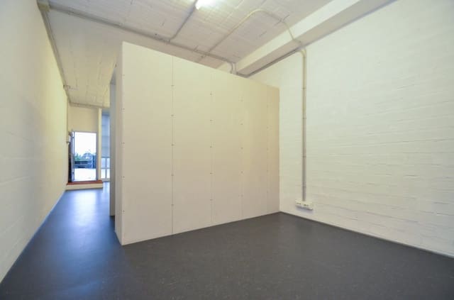 Kommersiell att hyra i A Coruña stad - 325 € (Ref: 9513548)