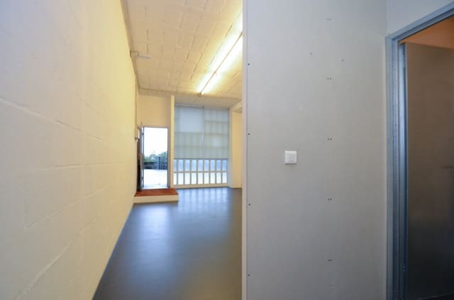 Kommersiell att hyra i A Coruña stad - 325 € (Ref: 9513548)