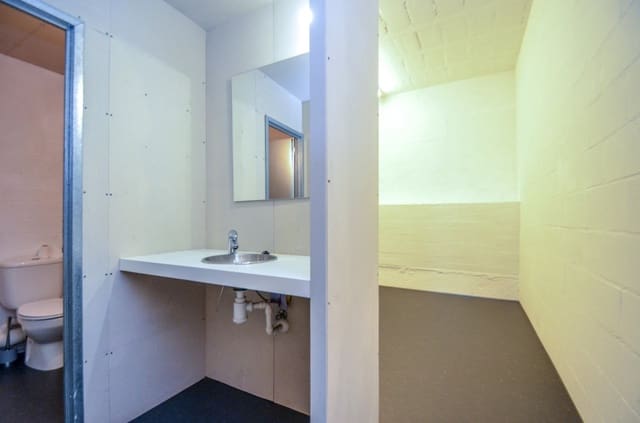 Kommersiell att hyra i A Coruña stad - 325 € (Ref: 9513548)