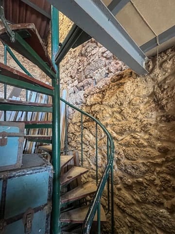 Hus til salgs i La Coruña by - € 170 000 (Ref: 9527842)