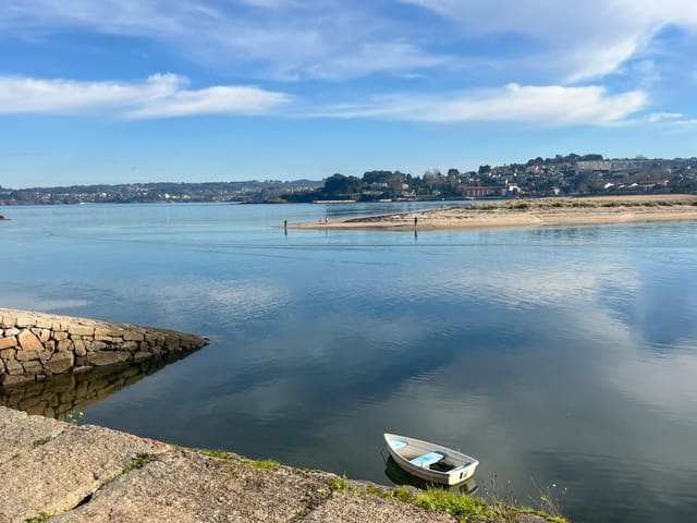 Hus til salgs i La Coruña by - € 170 000 (Ref: 9527842)