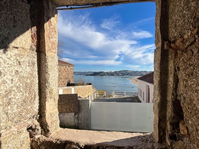 Hus til salgs i La Coruña by - € 170 000 (Ref: 9527842)