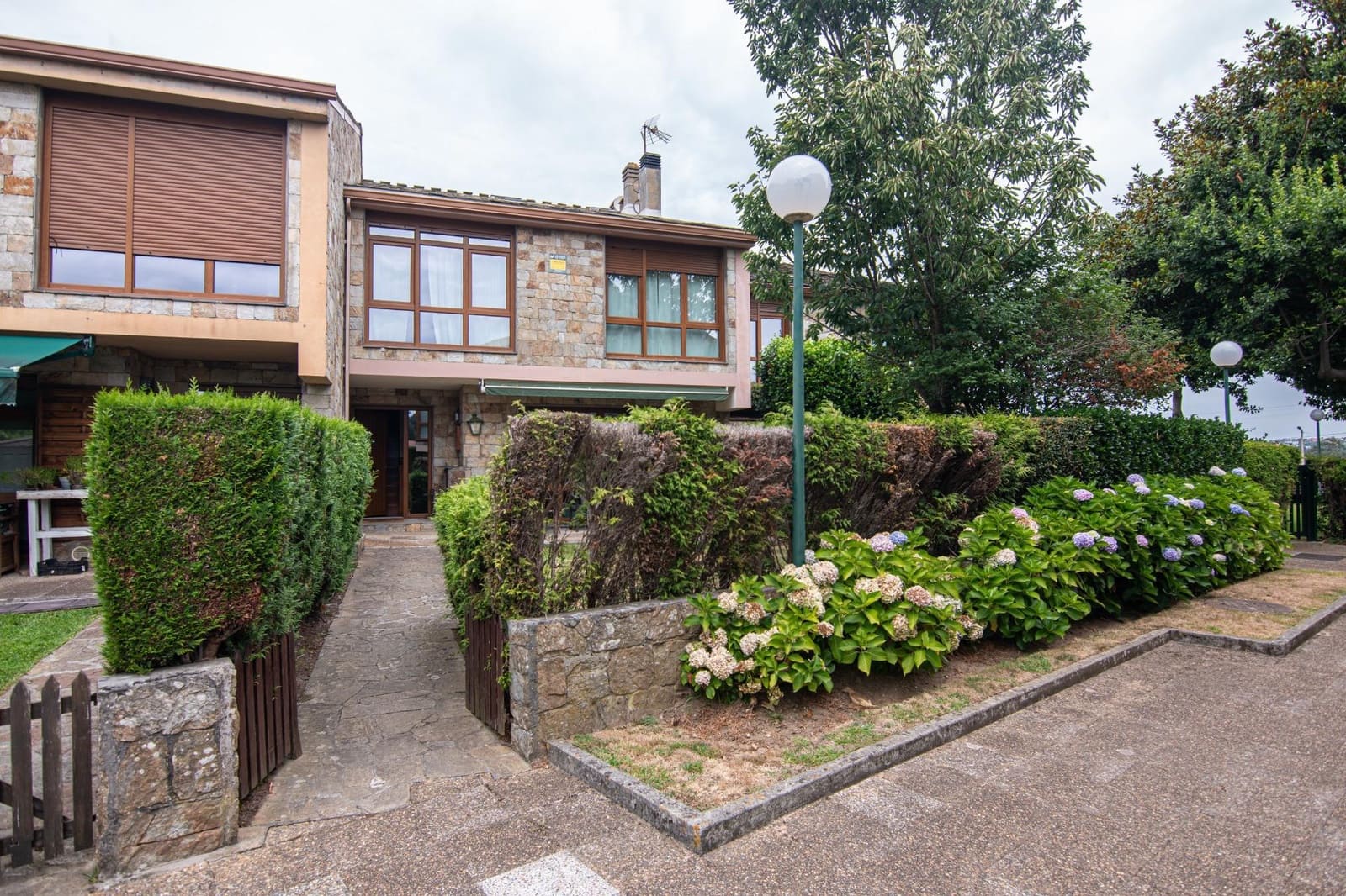 5 bedroom Terraced Villa for rent in Culleredo with pool - € 1,650 (Ref: 9568970)