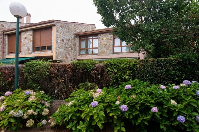 Adosado de 5 habitaciones en Culleredo en alquiler con piscina - 1.650 € (Ref: 9568970)