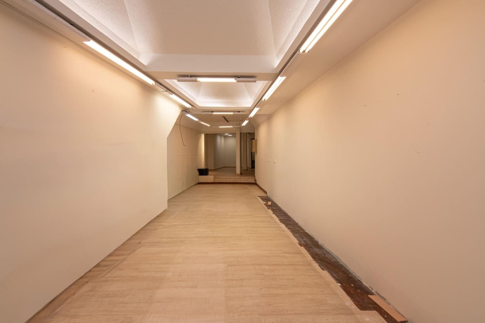 Kaupallinen vuokrattavana paikassa A Coruna kaupunki - 2 500 € (Ref: 9571364)