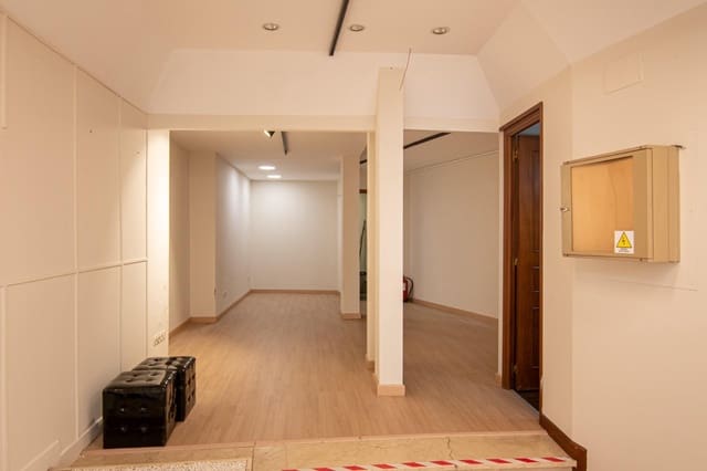 Kommersiell att hyra i A Coruña stad - 2 500 € (Ref: 9571364)