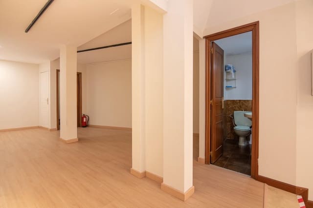 Kommersiell att hyra i A Coruña stad - 2 500 € (Ref: 9571364)