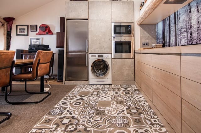 1 makuuhuone Kattohuoneisto myytävänä paikassa A Coruña kaupunki - 385 000 € (Ref: 9619470)