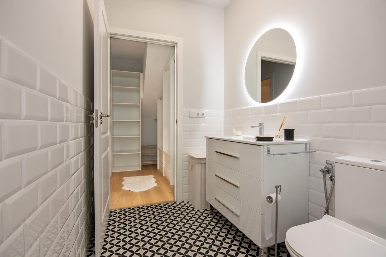 1 soveværelse Lejlighed til leje i A Coruna by - € 900 (Ref: 9659564)