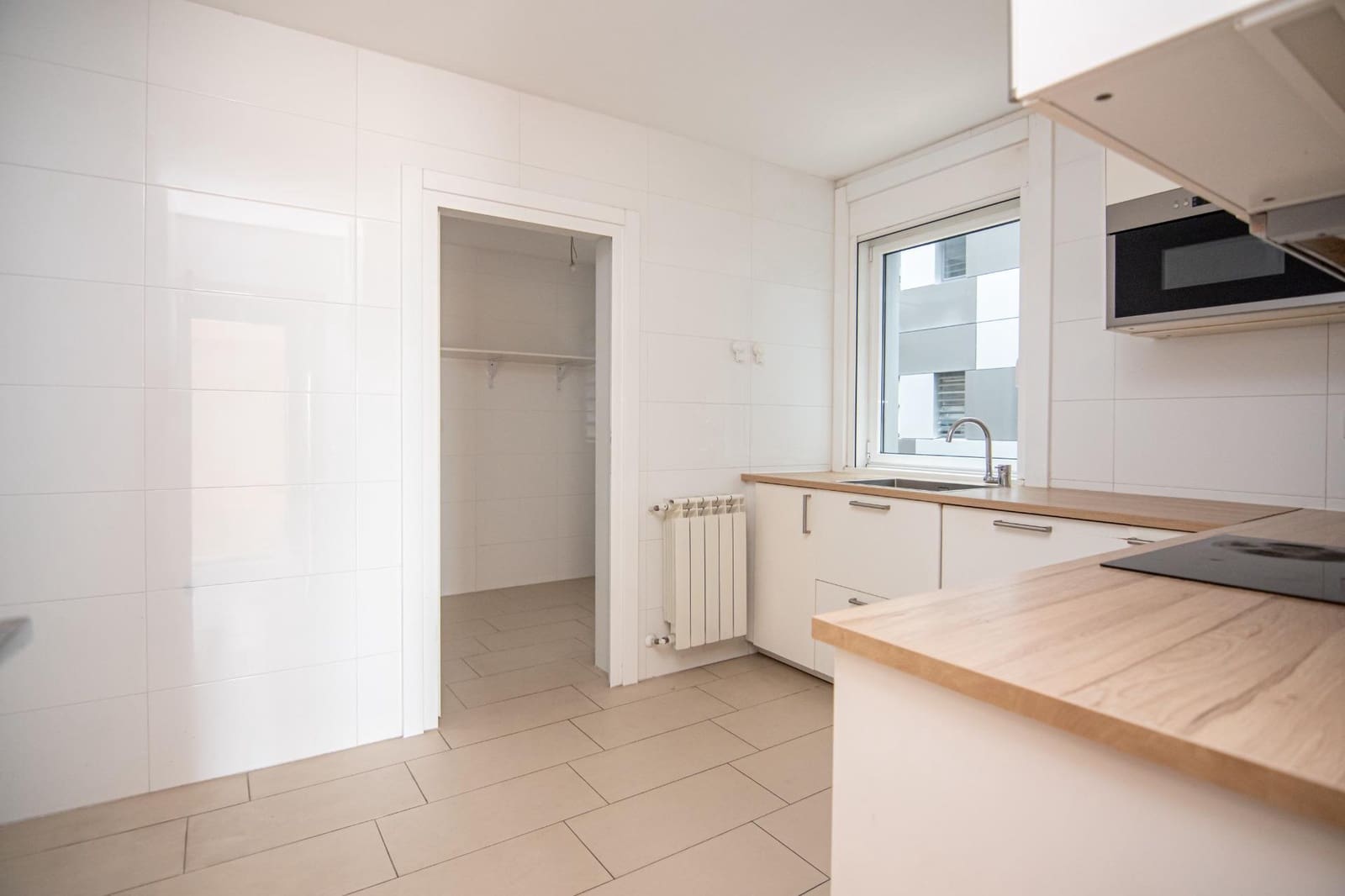 3 bedroom Flat for sale in A Coruna city with garage - € 450,000 (Ref: 9674432)