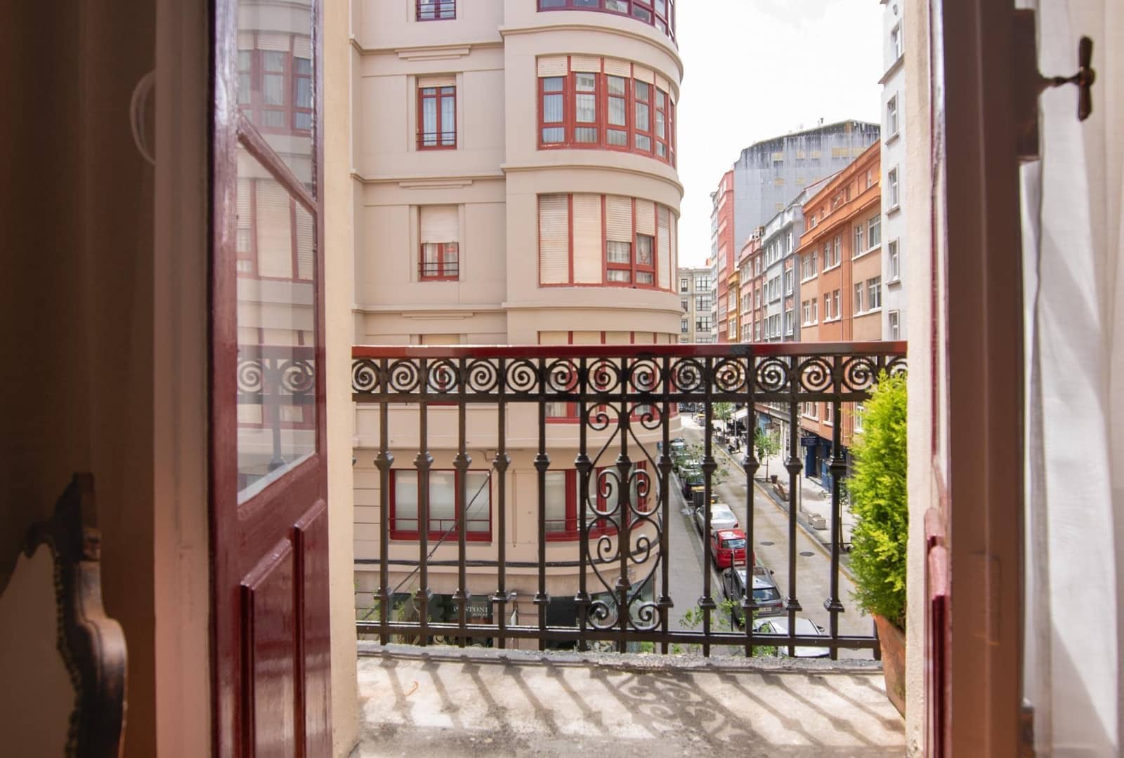 3 bedroom Flat for rent in A Coruna city - € 1,400 (Ref: 9686741)