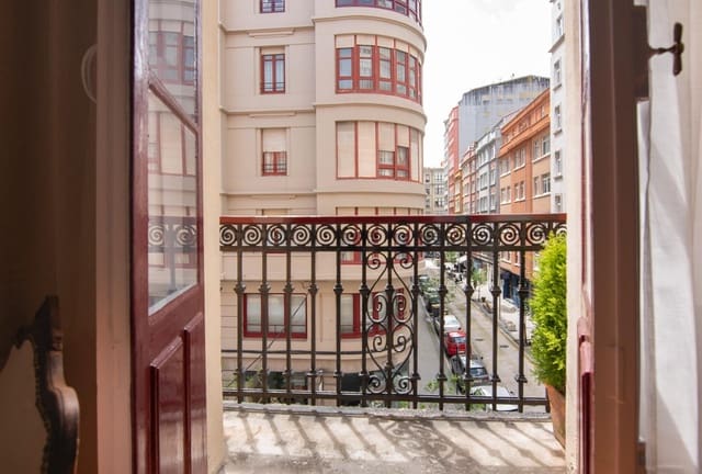 3 soverom Leilighet til leie i La Coruña by - € 1 400 (Ref: 9686741)
