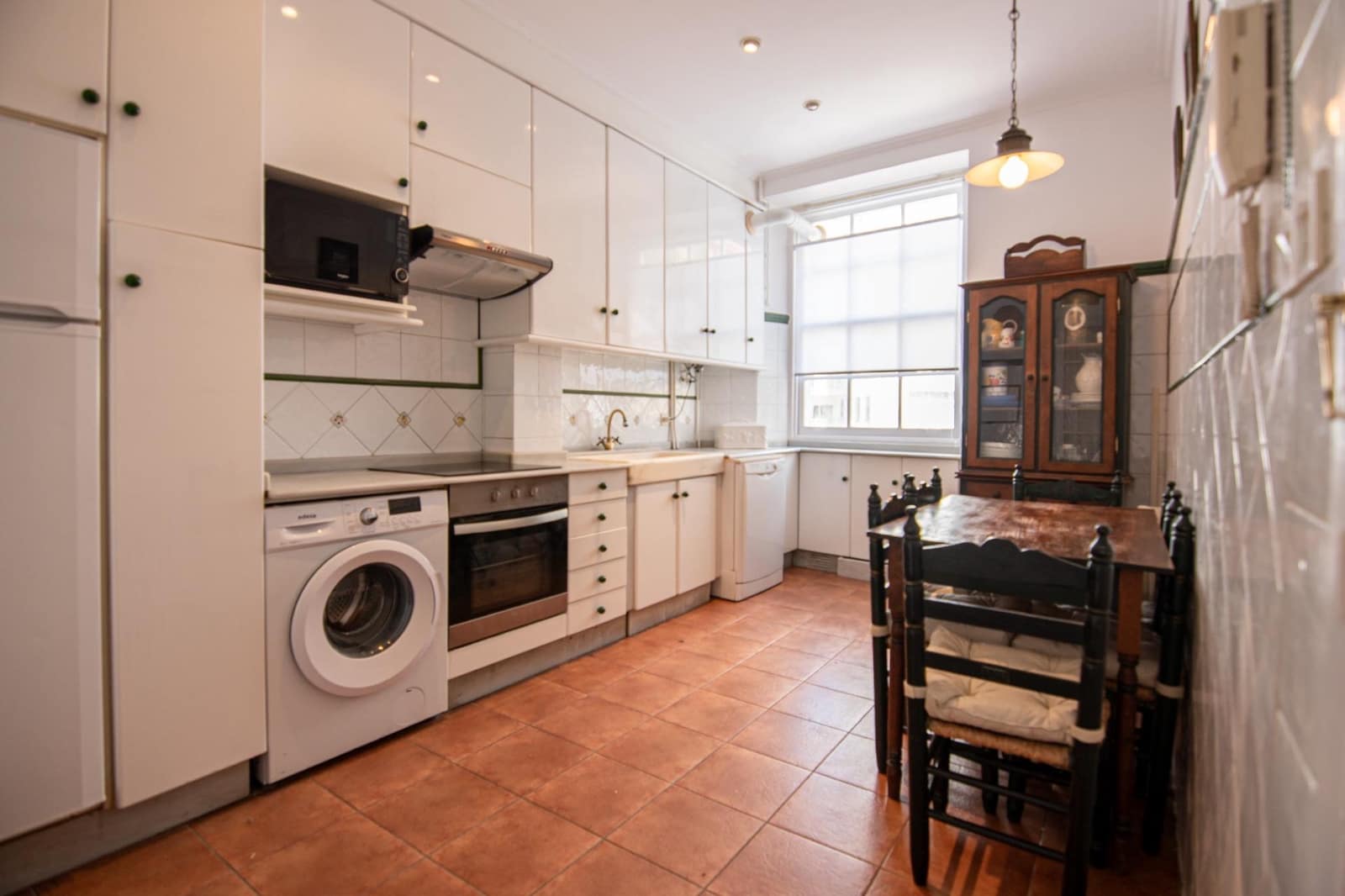 3 bedroom Flat for rent in A Coruna city - € 1,400 (Ref: 9686741)