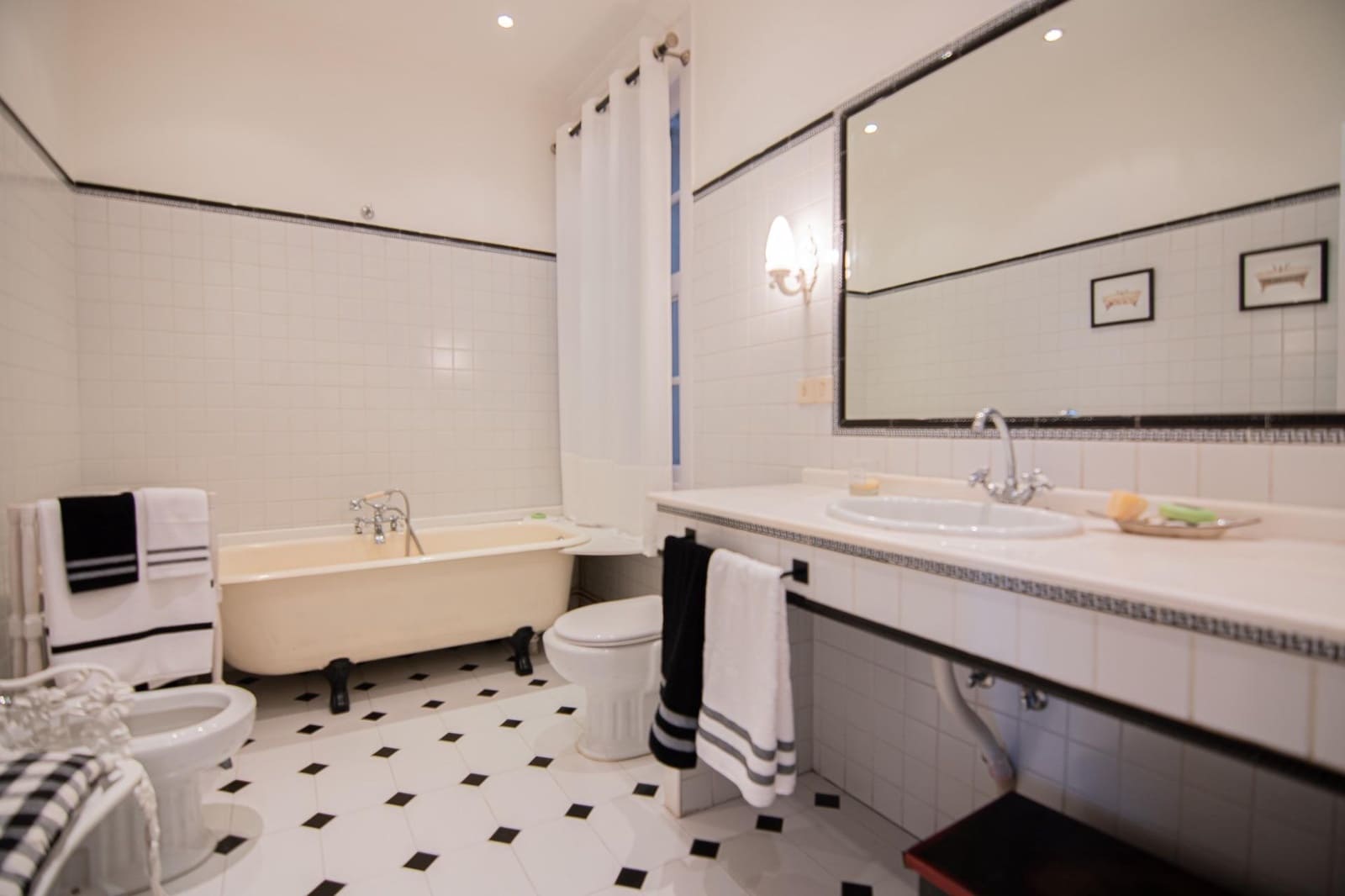 3 bedroom Flat for rent in A Coruna city - € 1,400 (Ref: 9686741)