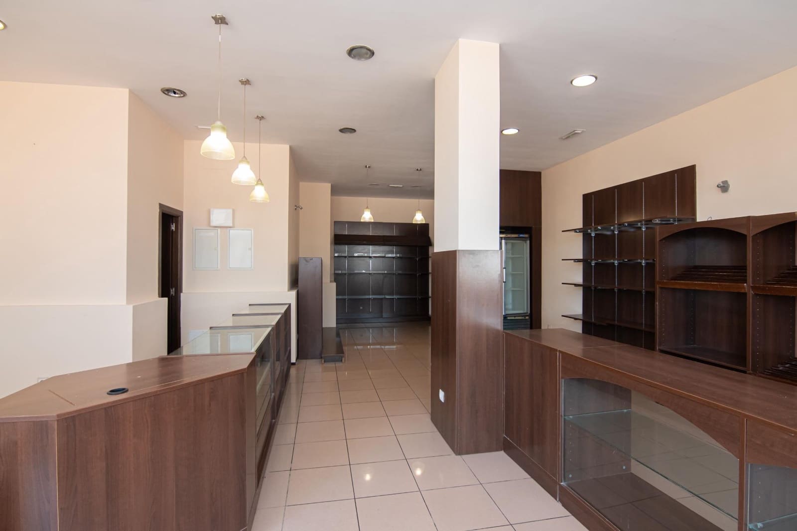 Commercial for rent in Culleredo - € 750 (Ref: 9732374)