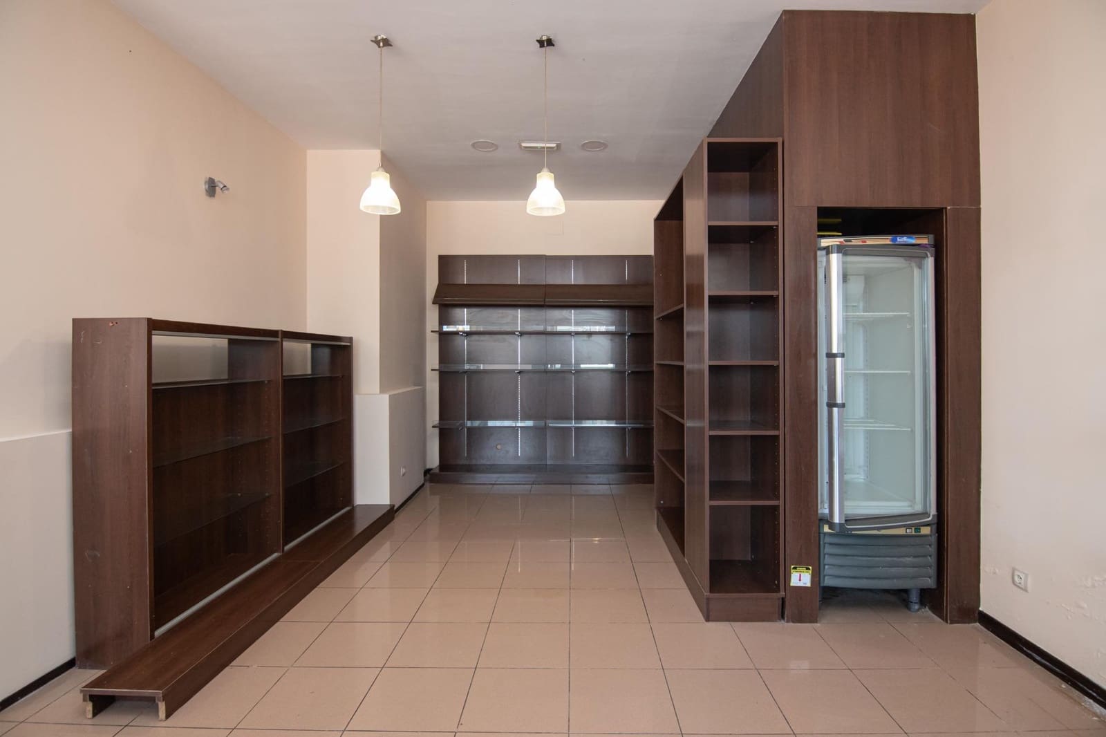 Commercial for rent in Culleredo - € 750 (Ref: 9732374)