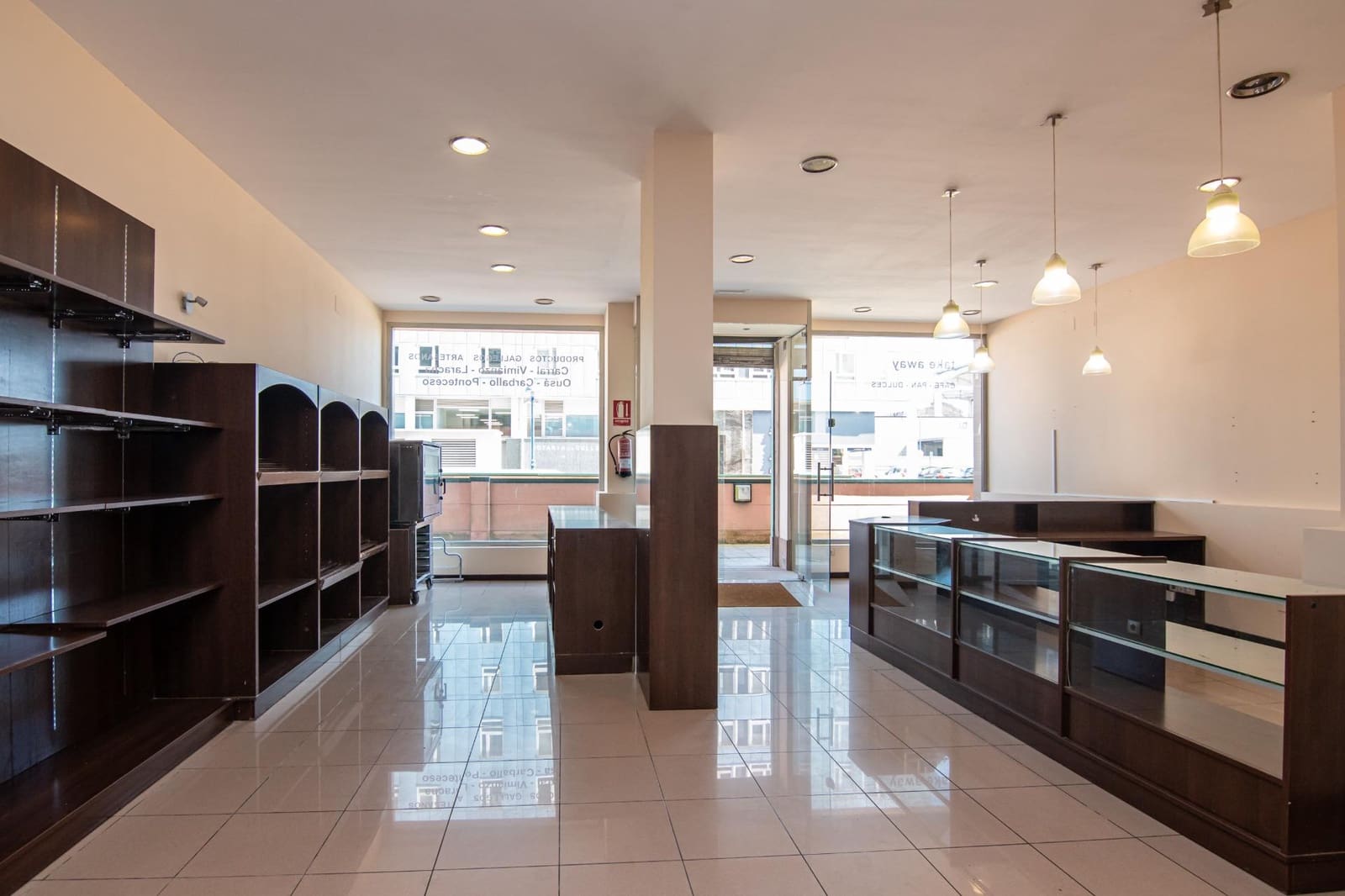 Commercial for rent in Culleredo - € 750 (Ref: 9732374)