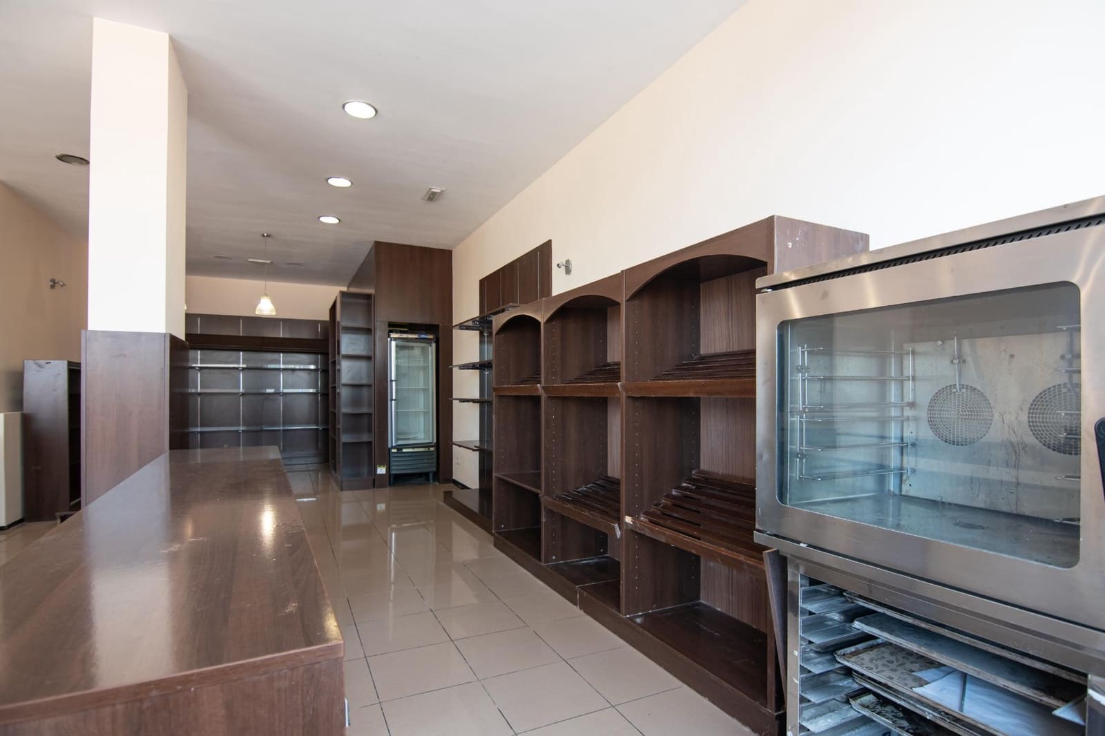 Commercial for rent in Culleredo - € 750 (Ref: 9732374)