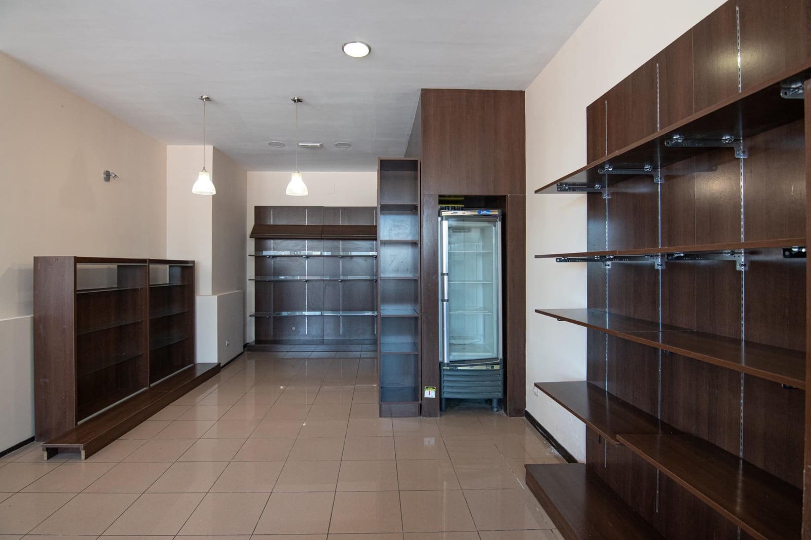 Commercial for rent in Culleredo - € 750 (Ref: 9732374)