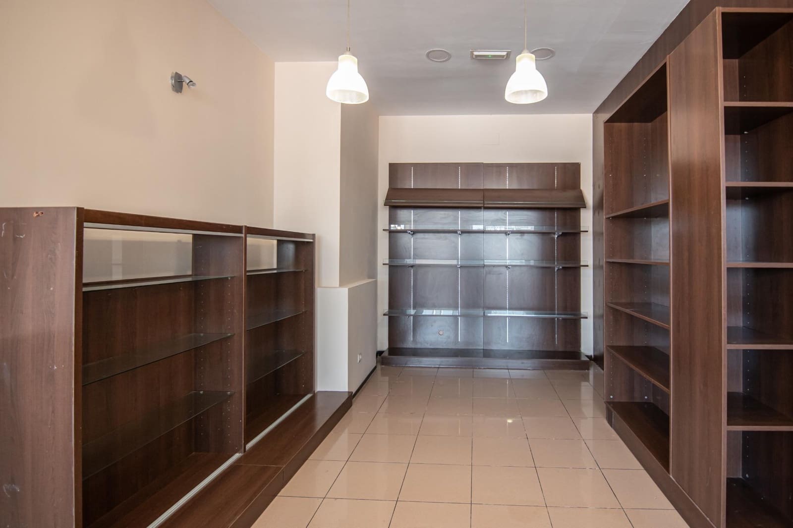 Commercial for rent in Culleredo - € 750 (Ref: 9732374)