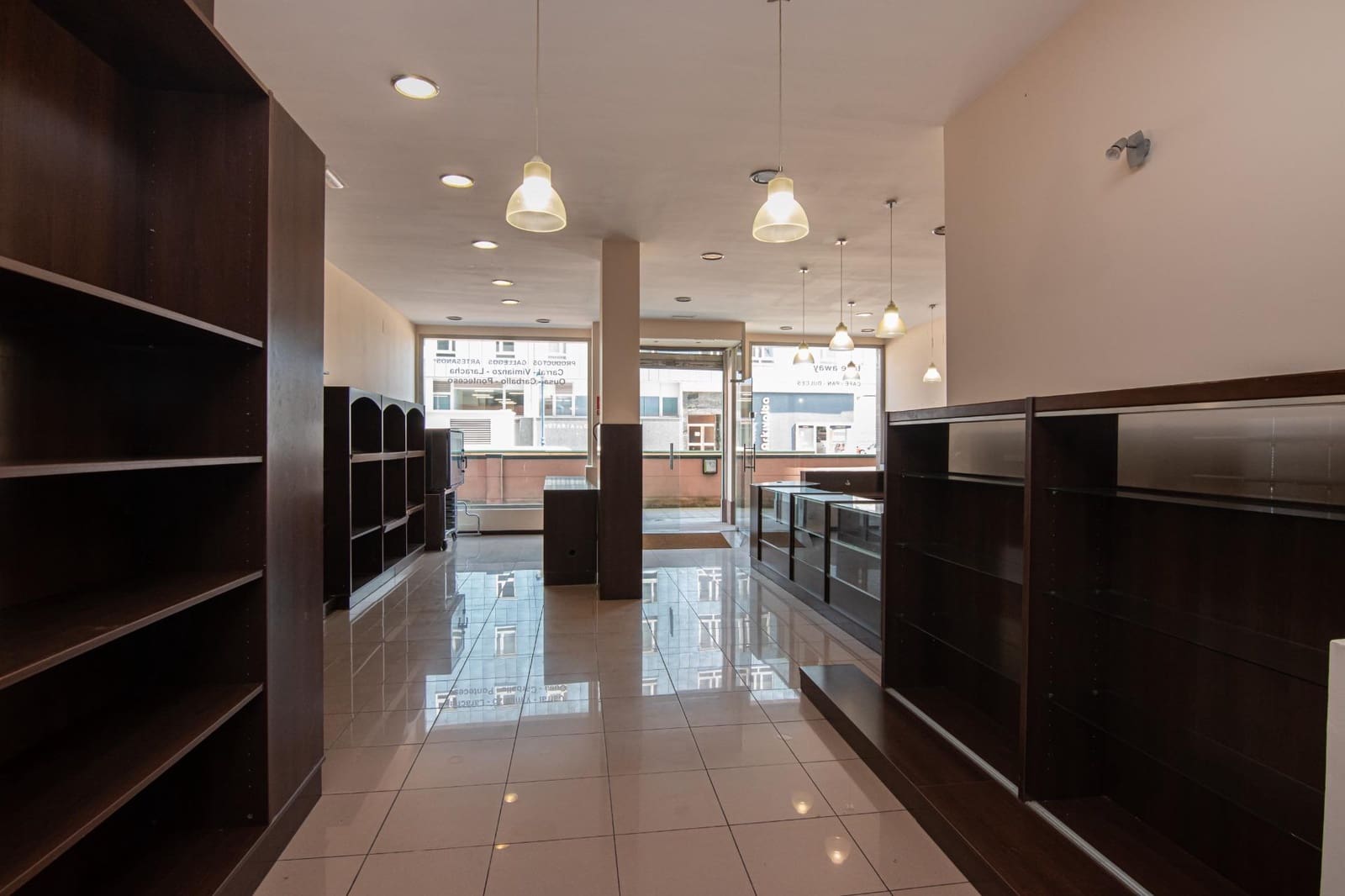 Commercial for rent in Culleredo - € 750 (Ref: 9732374)