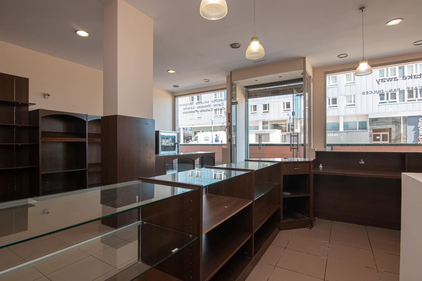 Commercial for rent in Culleredo - € 750 (Ref: 9732374)