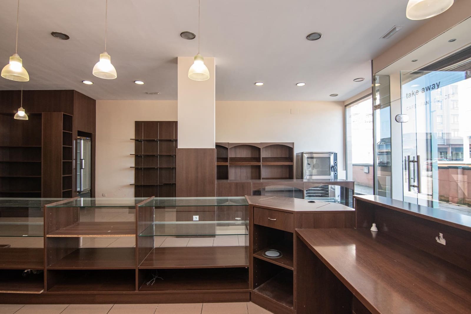 Commercial for rent in Culleredo - € 750 (Ref: 9732374)