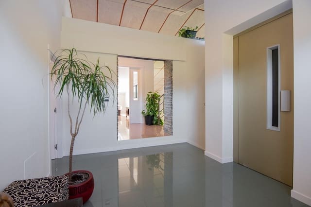 4 soveværelse Villa til salg i Bergondo med garage - € 620.000 (Ref: 9773237)