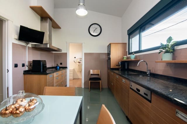 4 soveværelse Villa til salg i Bergondo med garage - € 620.000 (Ref: 9773237)