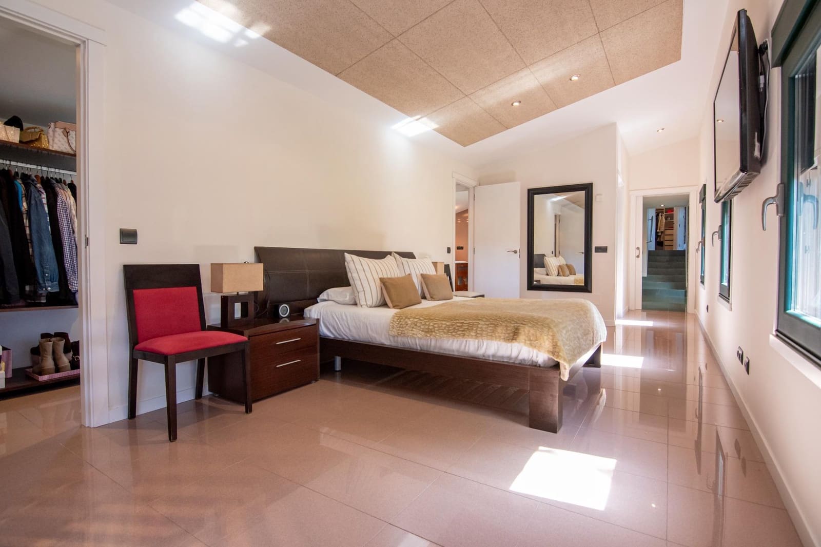 4 bedroom Villa for sale in Bergondo with garage - € 620,000 (Ref: 9773237)