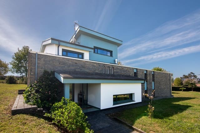 4 soveværelse Villa til salg i Bergondo med garage - € 620.000 (Ref: 9773237)