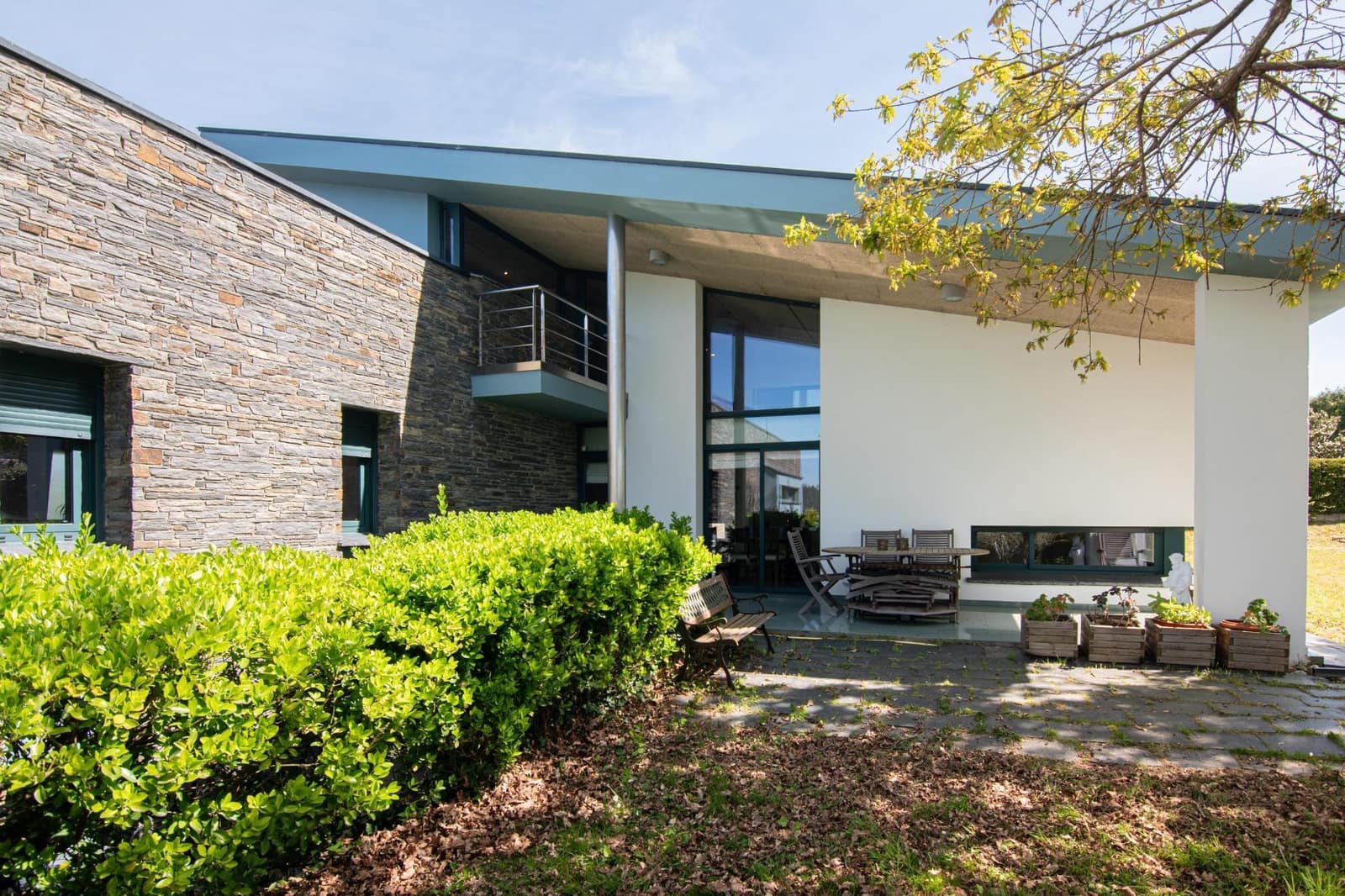 4 bedroom Villa for sale in Bergondo with garage - € 620,000 (Ref: 9773237)