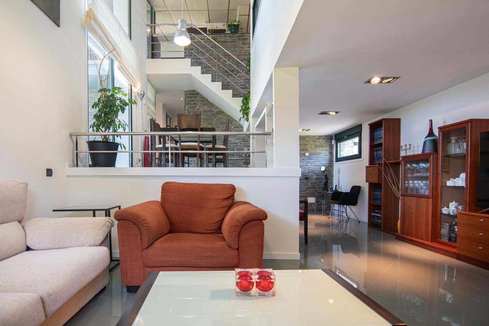 4 bedroom Villa for sale in Bergondo with garage - € 620,000 (Ref: 9773237)