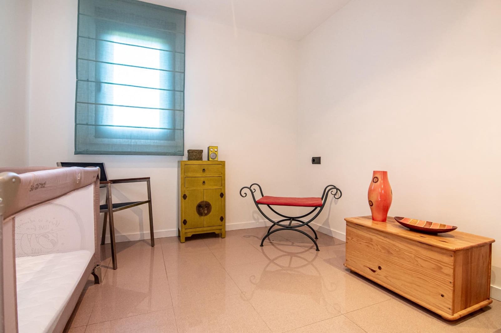 4 bedroom Villa for sale in Bergondo with garage - € 620,000 (Ref: 9773237)