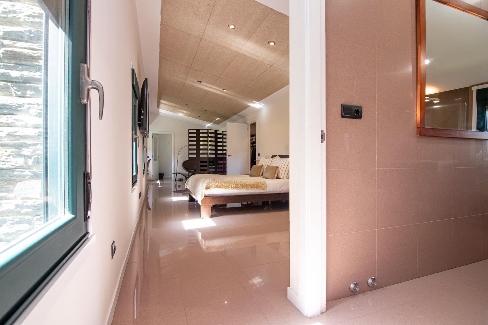 4 bedroom Villa for sale in Bergondo with garage - € 620,000 (Ref: 9773237)