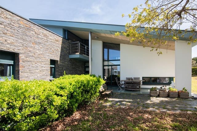 4 soveværelse Villa til salg i Bergondo med garage - € 620.000 (Ref: 9773237)