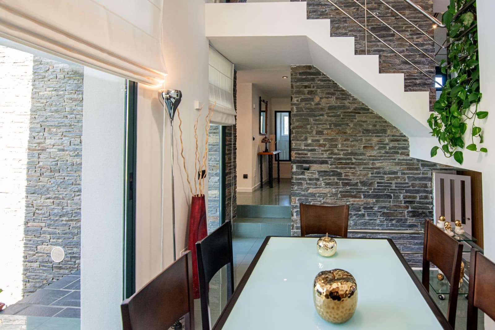 4 bedroom Villa for sale in Bergondo with garage - € 620,000 (Ref: 9773237)