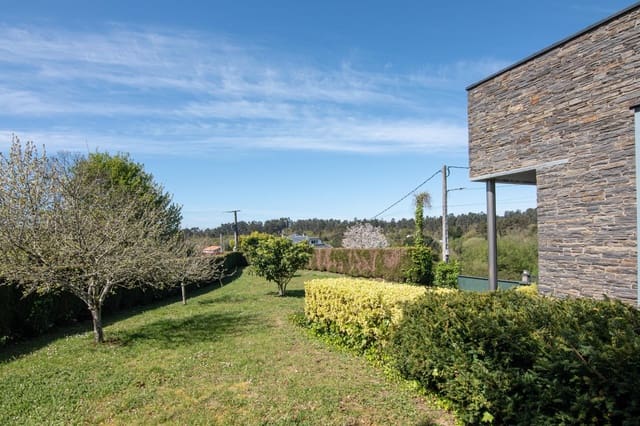 4 soveværelse Villa til salg i Bergondo med garage - € 620.000 (Ref: 9773237)